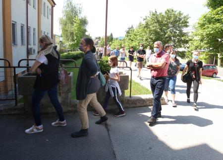 Množično cepljenje v ZD Cerknica 02 FOTO LJUBO VUKELIČ